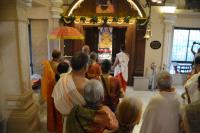 Samuhik Prathana at Parijnanashram Swamiji's Sannidhi (Picture Courtesy: Shri Dinesh Karkal)